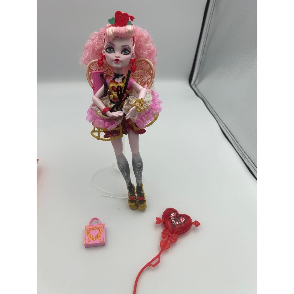 Monster High Scary Sweet Birthday Cupid Asteria fashion doll